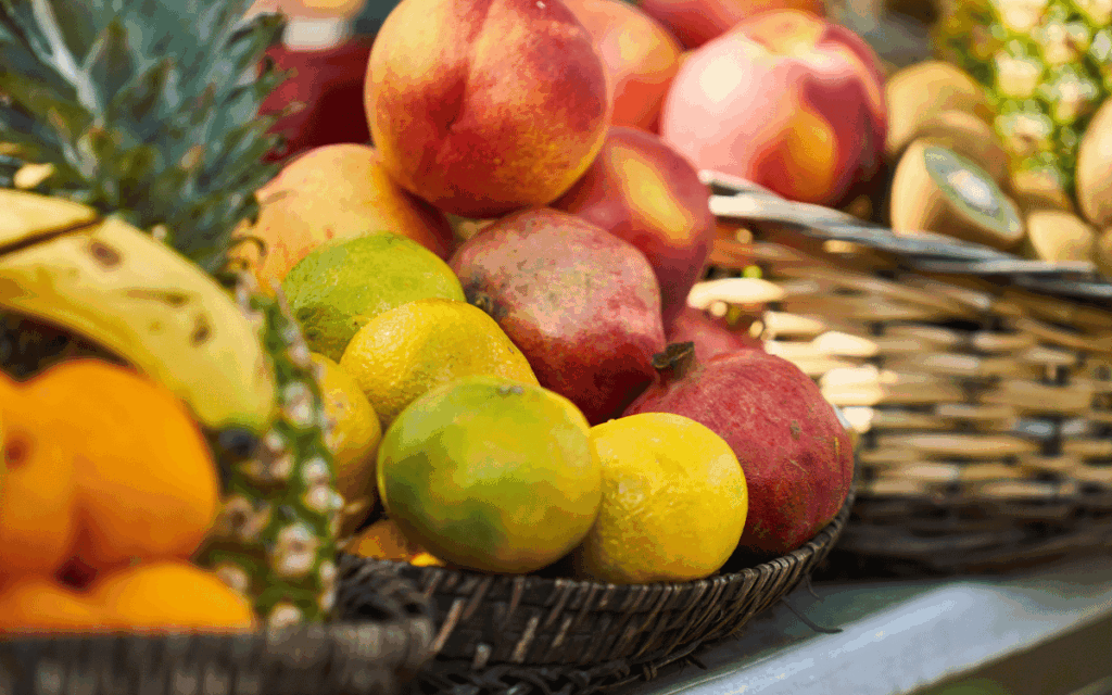 Detall de fruita dolça brillant acabada de collir de l’arbre