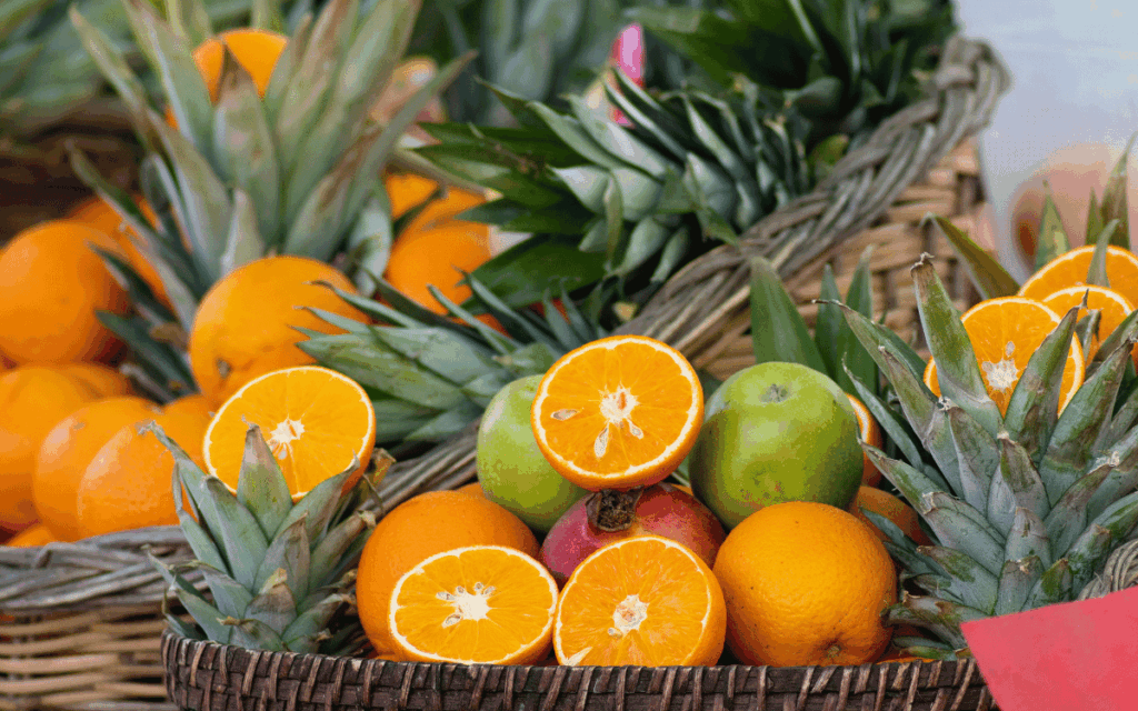 Fruita dolça de temporada preparada per a exportació europea