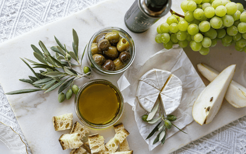 Ampolles d’oli d’oliva verge extra ordenades en palets de transport